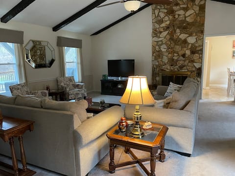 A Brentwood Quiet and Relaxing Home