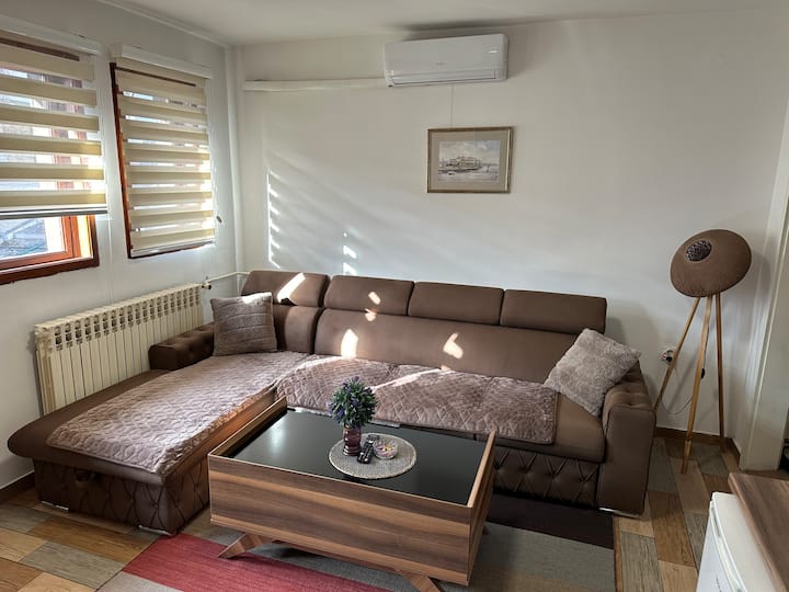 Warm And Modern Apt. At Baščaršija + Free Garage - サラエボ