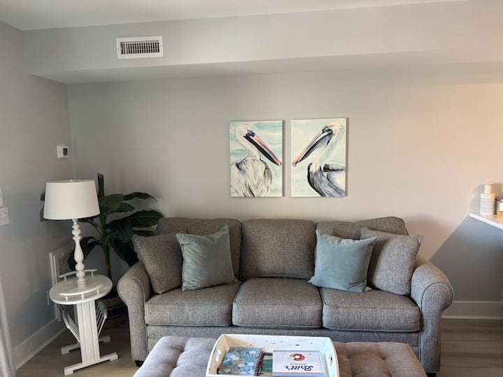 Ocean Breeze Retreat-beach Access Across Str+pool - Carolina Beach, NC
