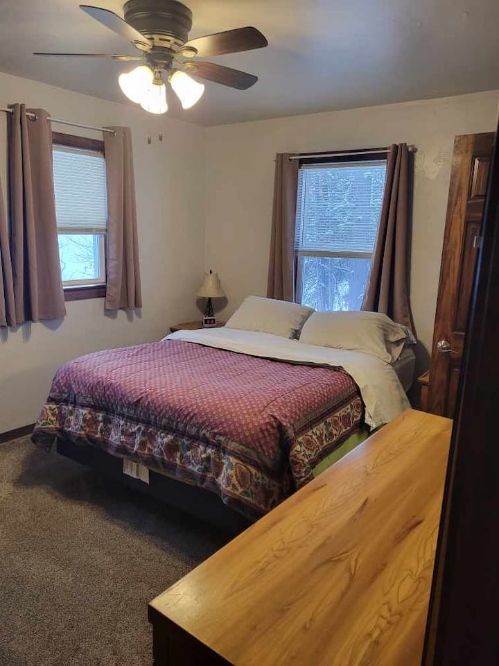 kitanda cha upana wa futi tano