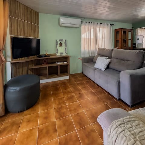 Top performing Airbnb: Nice house in the center of Lagoa da Conceição. in Lagoa