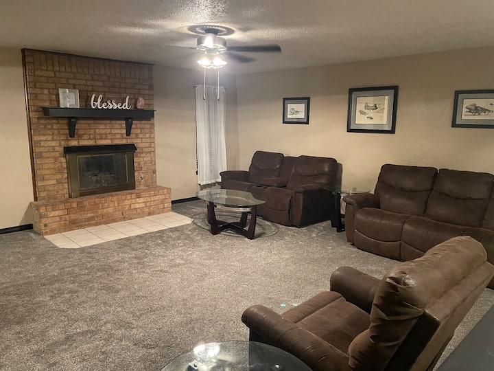 3BR/3BA Home in Quiet Neighborhood Weatherford, OK