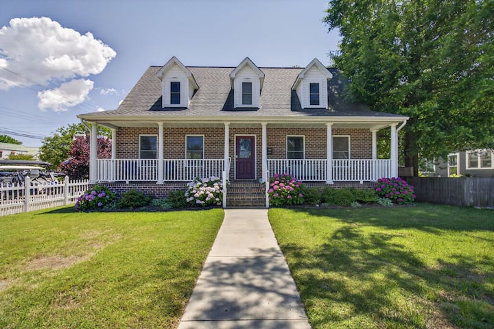 Ocean Breeze Home, Close To Beach, Shops & Park - Cape Charles, VA