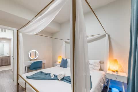 Blue Breakaway w/ Free Parking | 2 bath, 6 beds