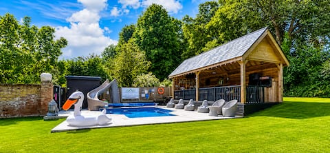 Private Heated Pool Oasis 2 Hot Tubs bar