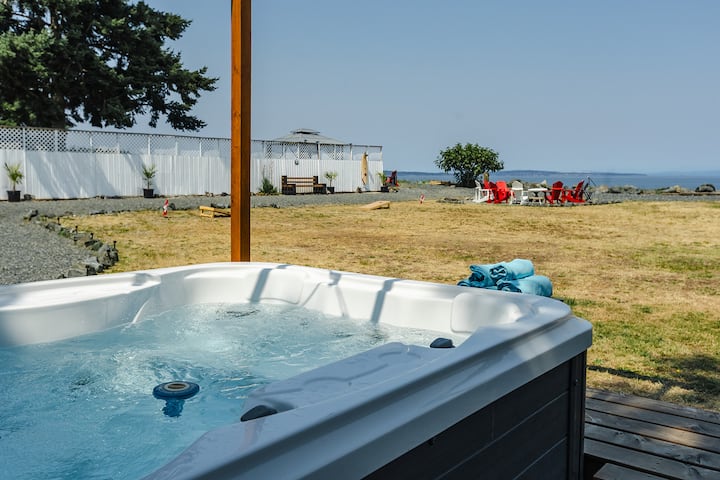 Cozy Oceanfront 4BR Home • Hot Tub • Beach Access