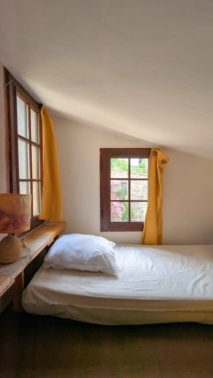 Ambienti i dhomës së gjumit