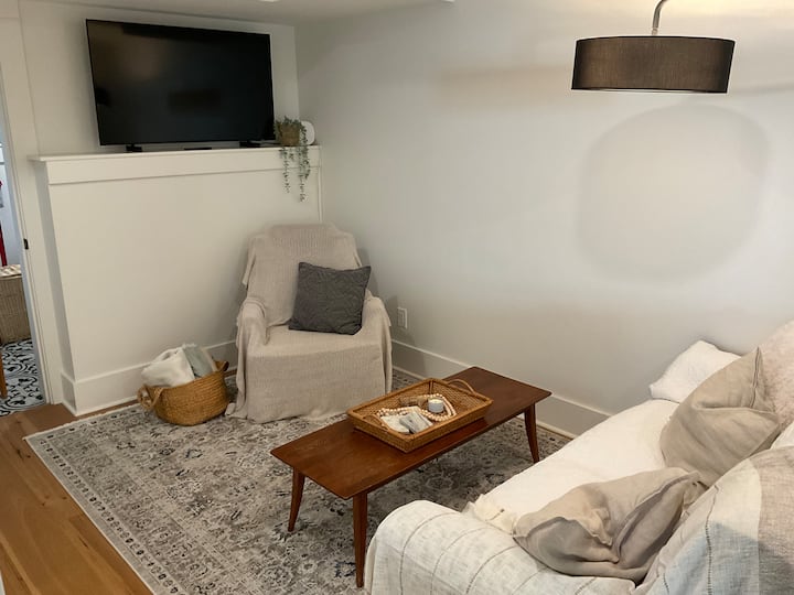 Ellie House 
Modern Character Suite -Downtown - Kelowna