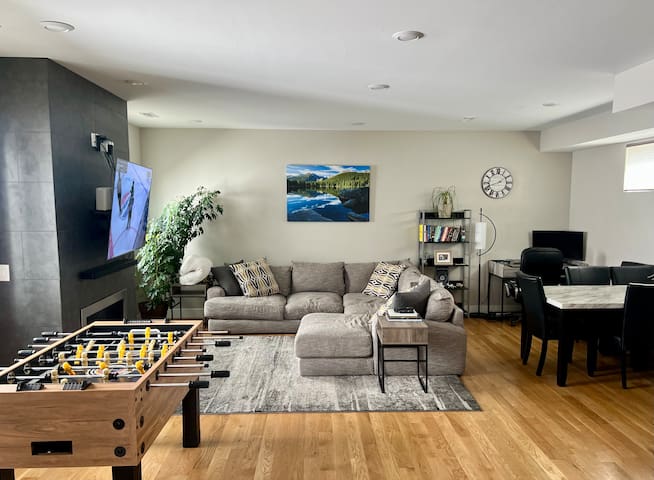 Upscale Modern 3BD Townhouse – Walk to Stadium