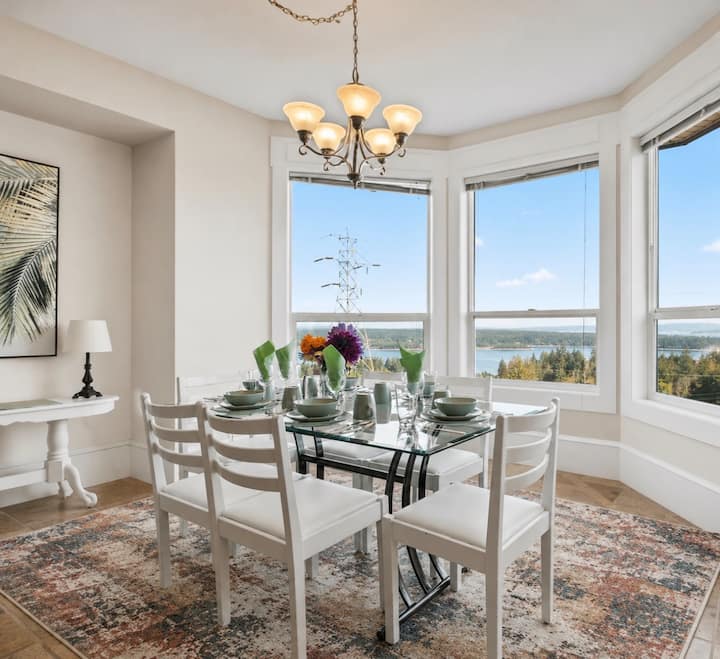 Ocean View Home - Sleeps 8 - Pet Friendly