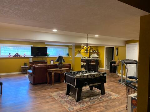 Beautiful 1200 sq ft pets free w/ Big fenced yard