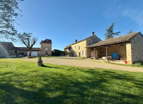 Very nice old farmhouse in a quiet area.