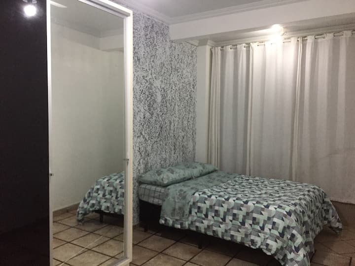 غرفة النوم 1