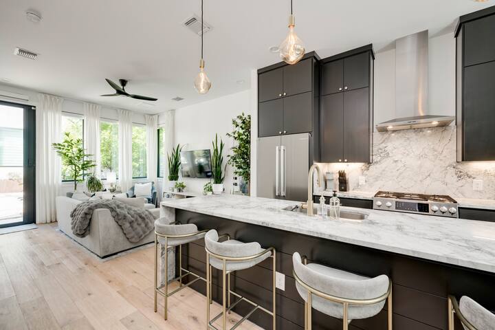 Luxurious Zilker Retreat gallery image 5