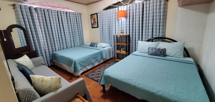 2 брачни кревета и 1 кауч на спуштање