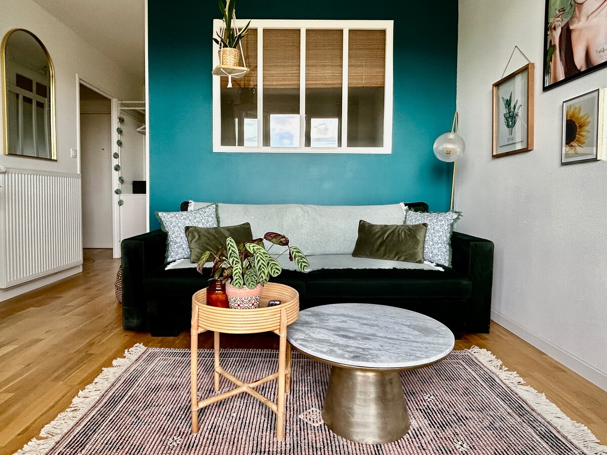 Propriété Airbnb réussie: Beautiful waterfront studio with nice balcony à Sens