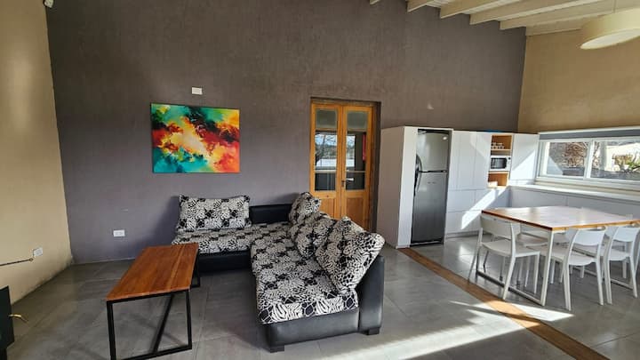 Casa En Necochea Con Hermosa Vista Y Amplio Patio - Necochea