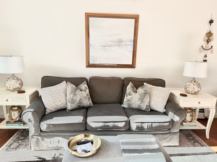 Private 1st Flr Apt W/ Patio 3 Blocks From Beach - Duck Walk Vineyards, Southold