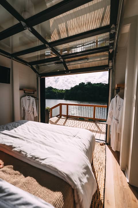 Romantic Lakefront Stay | Modern + Soaker Tubs