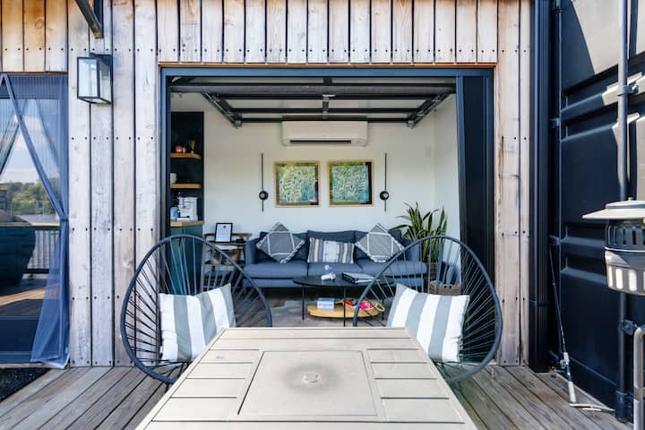 Romantic Lakefront Stay | Modern + Soaker Tubs - 사우스캐롤라이나