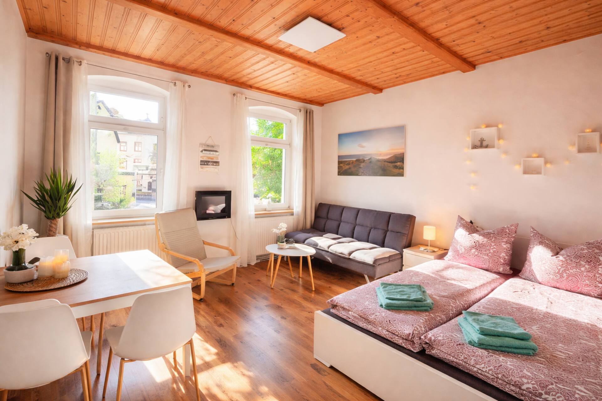 Rotmilan, up to 4 people, garden with pool & barbecue