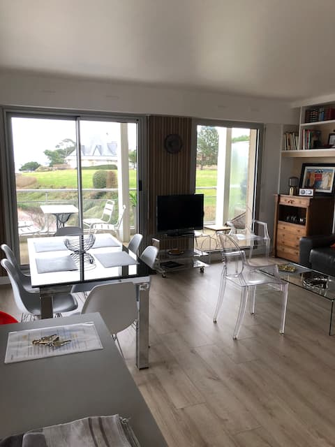 Successful Airbnb property: Sea view. Large 3-room apartment in Dinard in Dinard