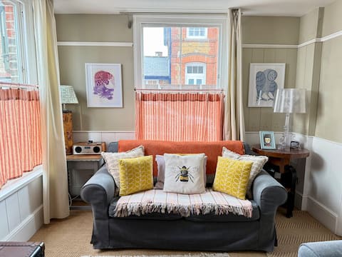 Top Airbnb: Double fronted Period Cottage by Whitstable beach in Whitstable