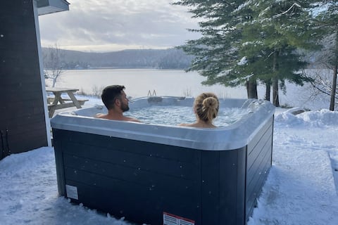 Chalet le Huard directly on the lake