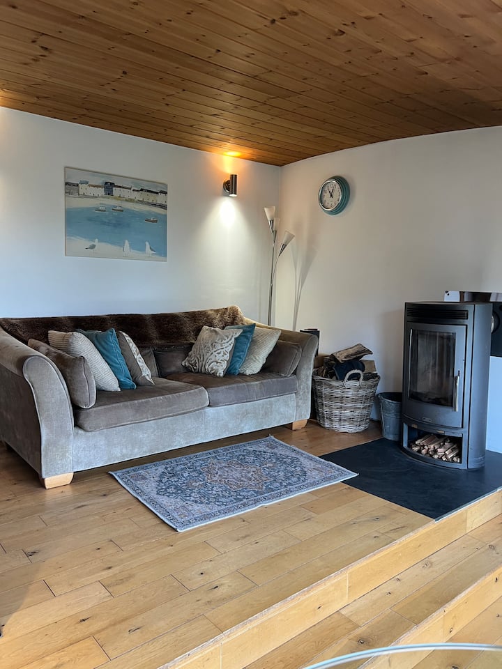 Chestnut,1 Bedroom Loft Apartment With Wood Burner - Aberporth