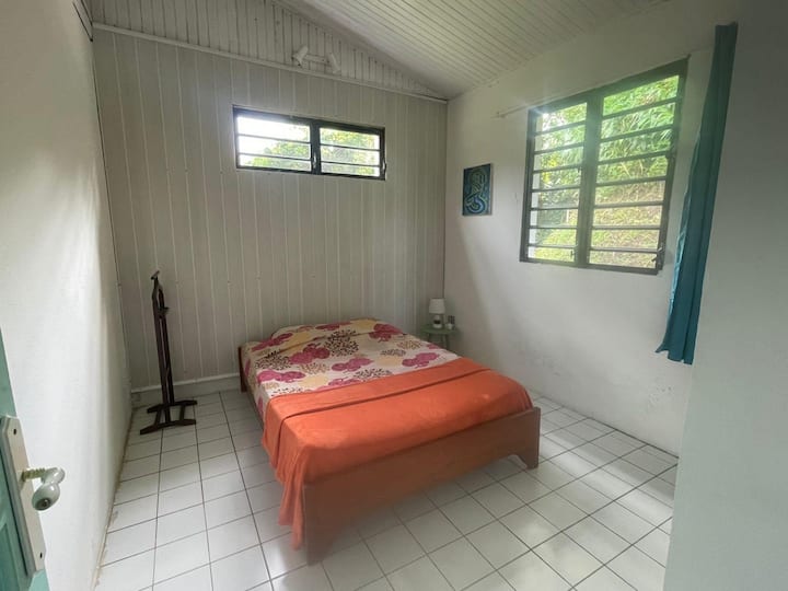 CHAMRE 3 - lit queen size