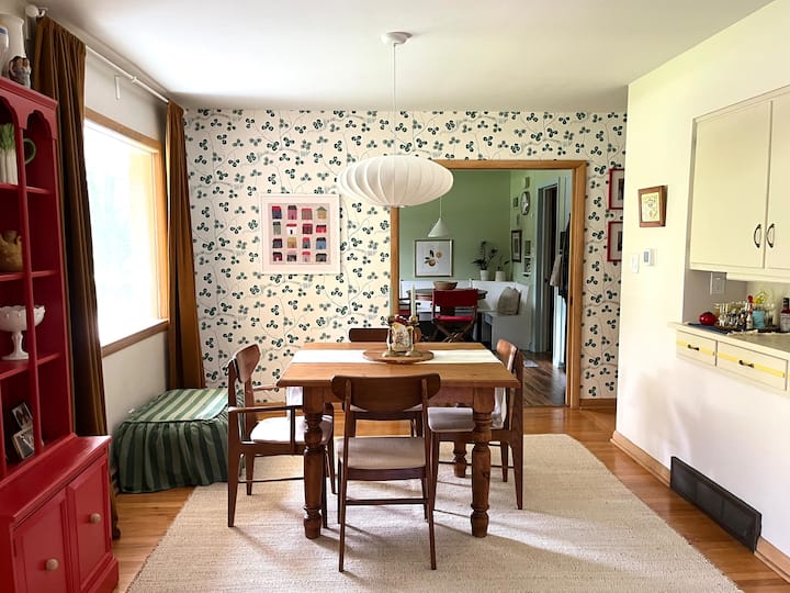 Colorful Cedarburg Home | Fireplace • Bar • 1 Acre