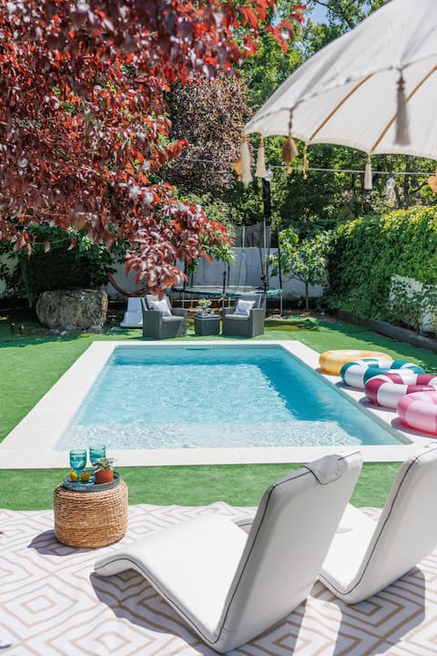 6 Rooms/pool/pickleball/soccer/basketball/BBQ