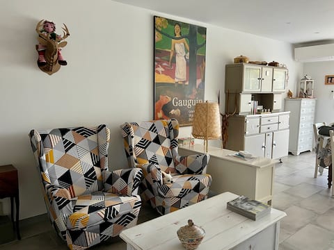 Popular Airbnb listing: Ground-floor unit facing the sea with private garage in Sainte Maxime