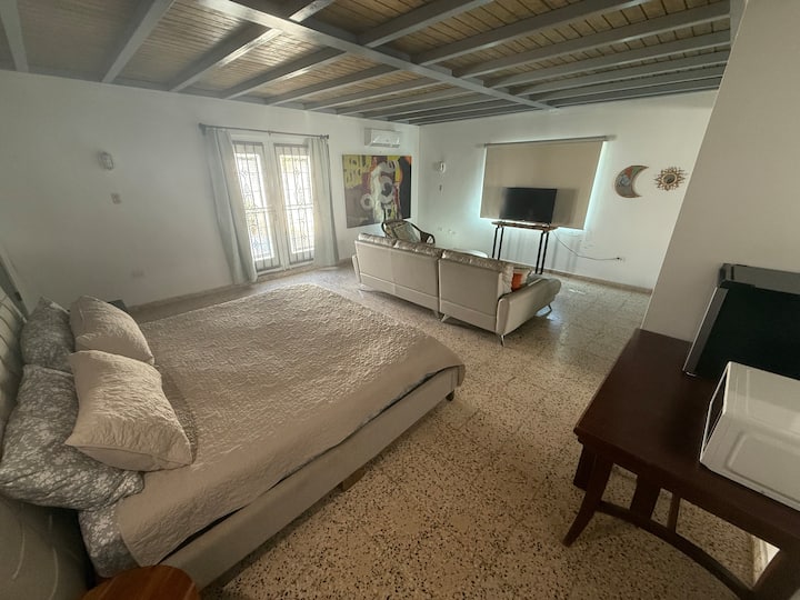 Bedroom 1 - King bed