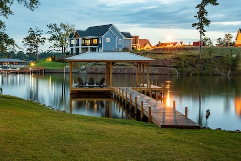 Lake Front/firepit/kayaks/ game room & pool table