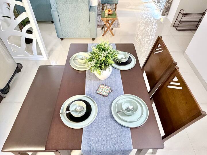 Dining area image 1