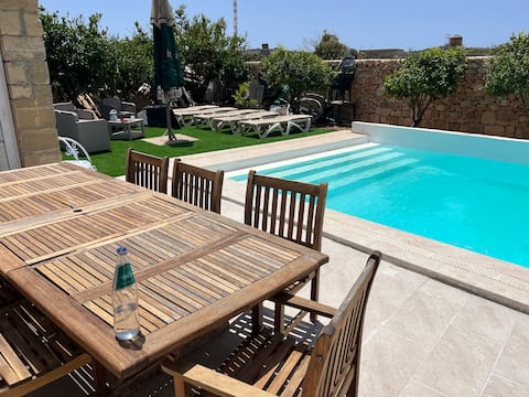 Refreshing bungalow in Zebbug