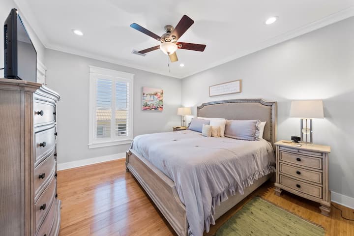 All Moh's Paradise Bedroom 2 with King Bed