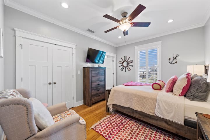 All Moh's Paradise Bedroom 3 with Queen Bed