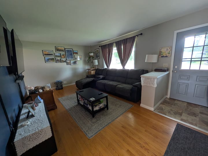 Perfect Dog Friendly Rental, 2 Miles From Eaa - Oshkosh, WI