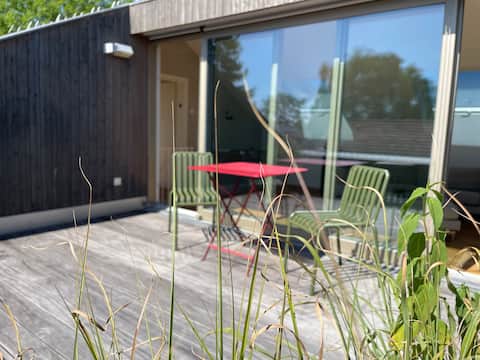 Lakeside maisonette loft with roof terrace!