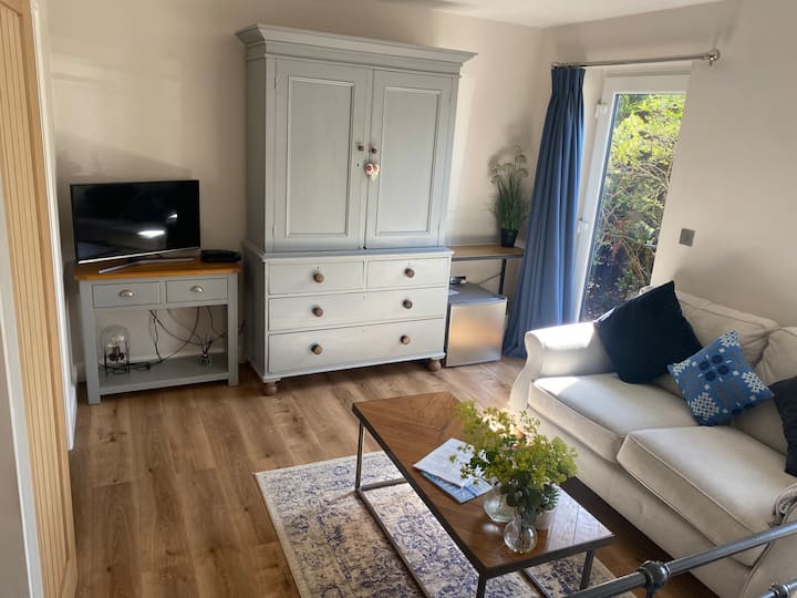 Modern Country Guest Suite - With Private Entrance - Wrexham