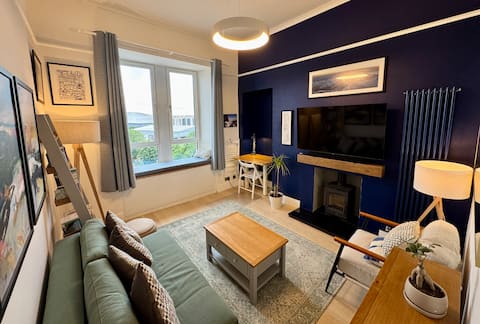Successful Airbnb property: Warm, premium top-floor flat near Hydro & SEC in Finnieston & Anderston