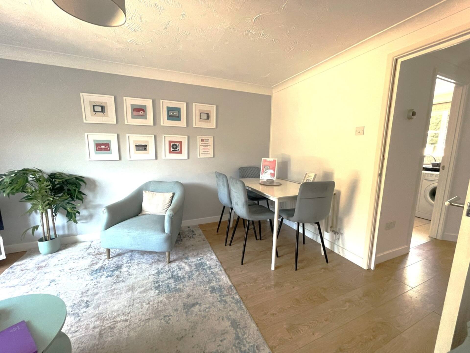 Modern 2 Bed House Sleeps 6 Southam Town Centre - Inspire Homes Ltd