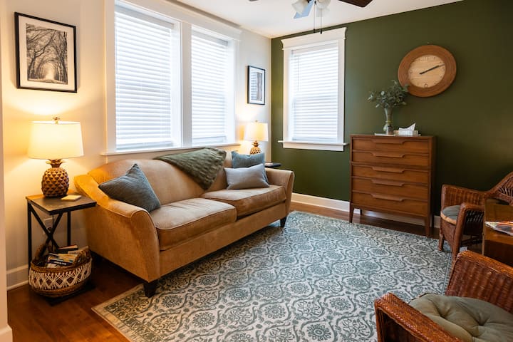 Cafe Loft - Apartment Above The Cutest Coffee Shop - Cincinnati