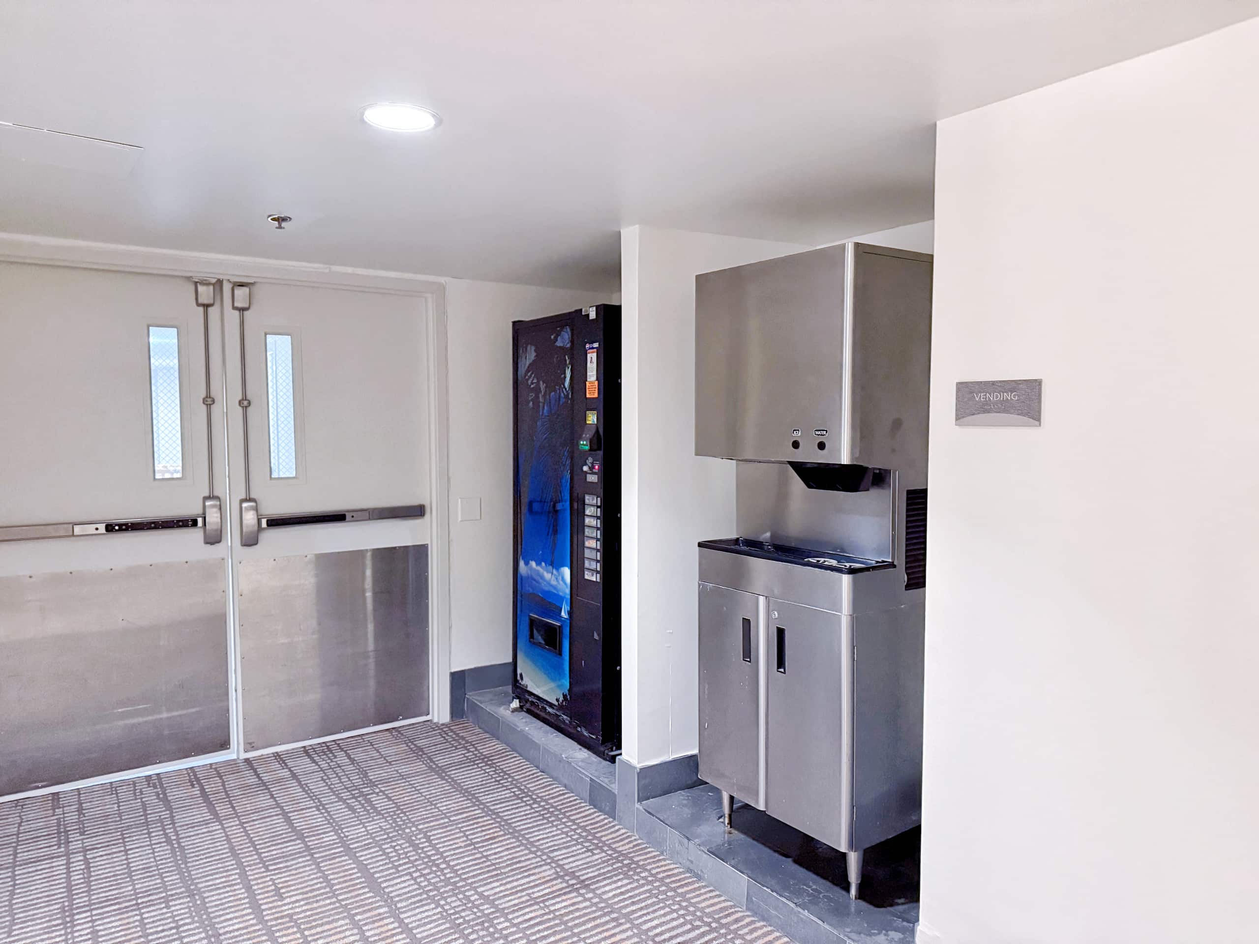 Condo in Honolulu · ★4.95 · Studio · 2 beds · 1 private bath - Image 36