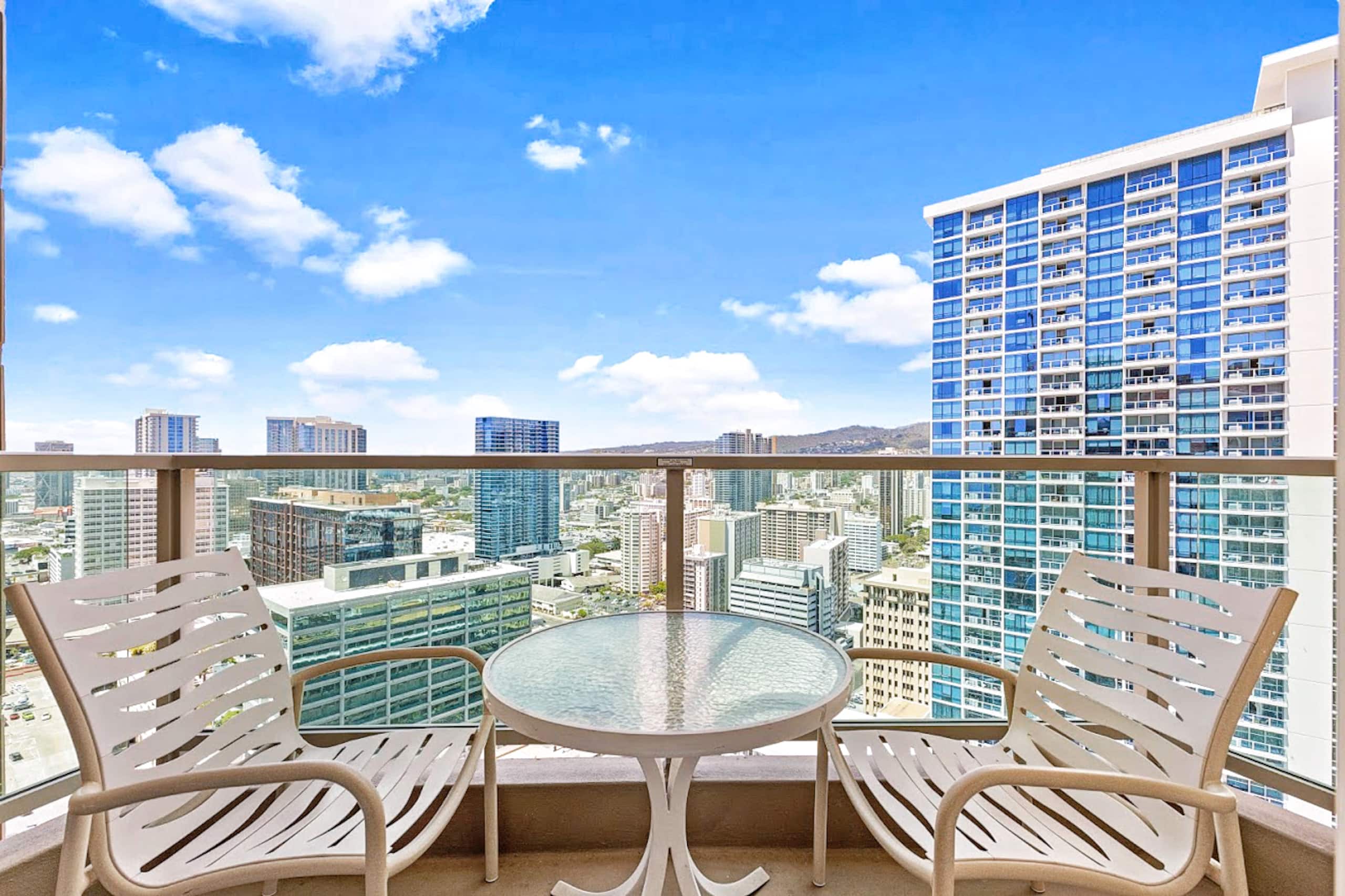 Condo in Honolulu · ★4.95 · Studio · 2 beds · 1 private bath - Image 19