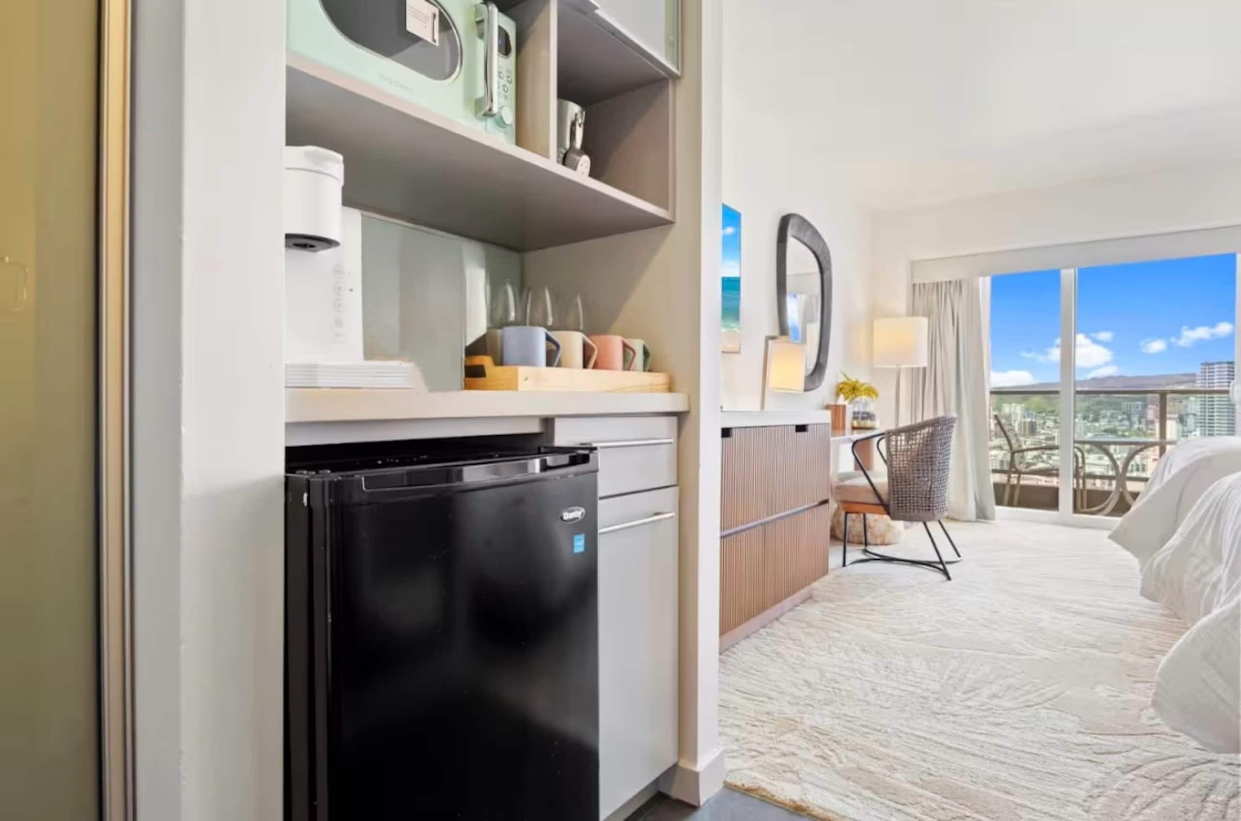 Condo in Honolulu · ★4.95 · Studio · 2 beds · 1 private bath - Image 12