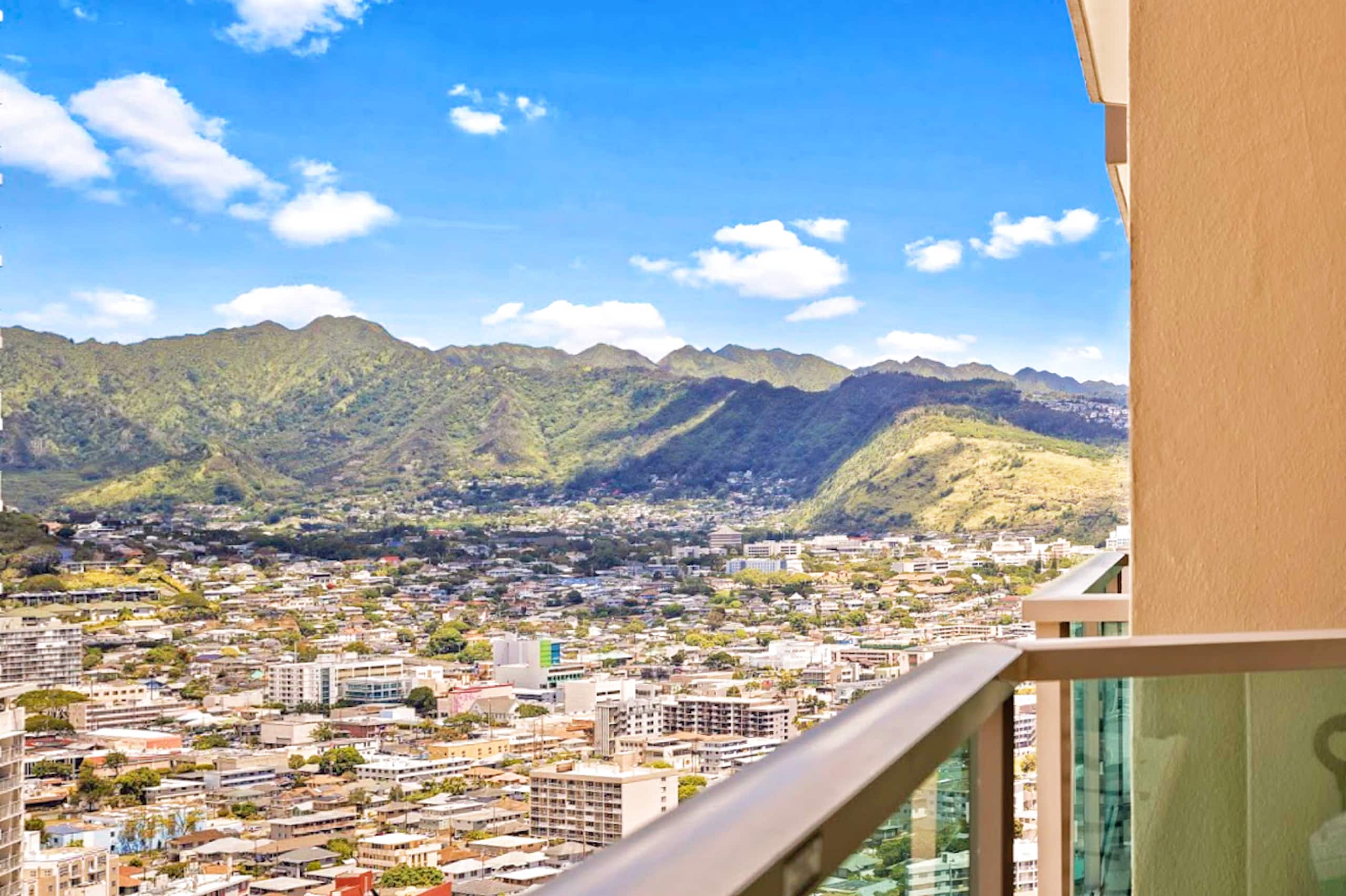 Condo in Honolulu · ★4.95 · Studio · 2 beds · 1 private bath - Image 20