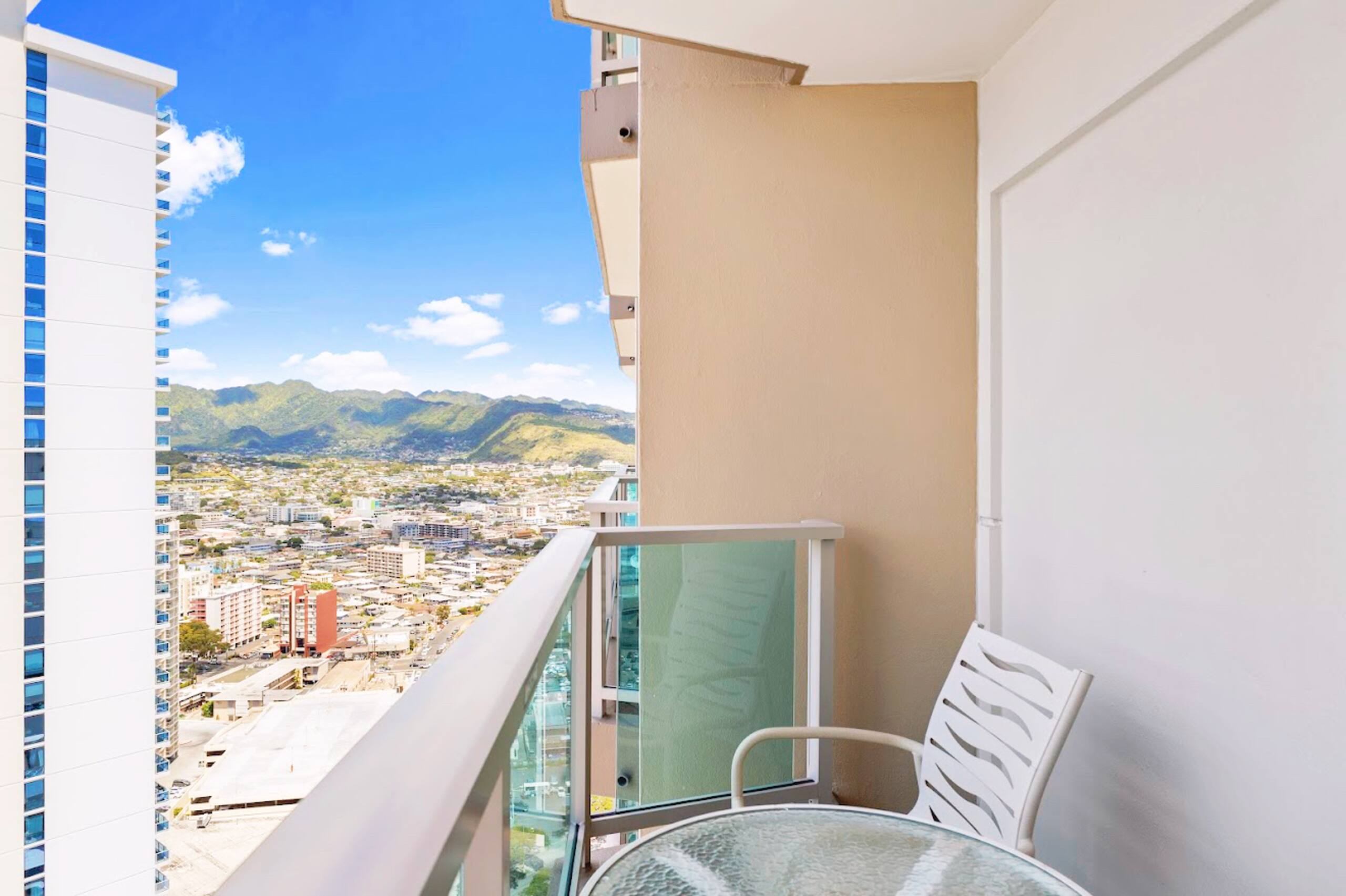 Condo in Honolulu · ★4.95 · Studio · 2 beds · 1 private bath - Image 21
